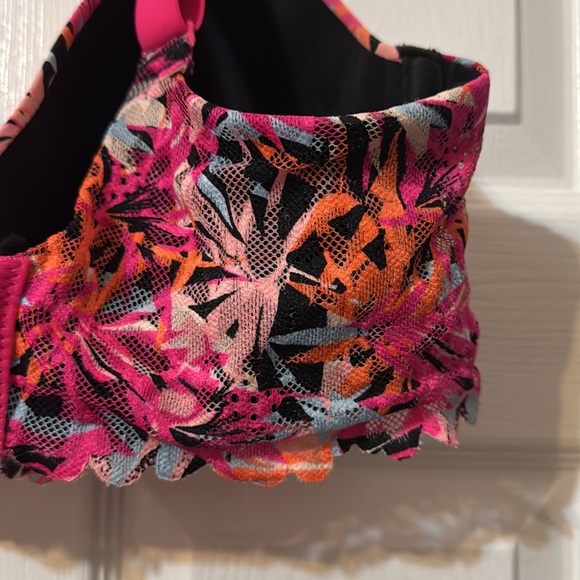 No Boundaries 38DD pink/lacy floral print bra. Thicker straps and three clasps. - Picture 7 of 7